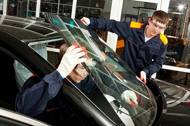What to Expect During a Car Glass Repair Service Anoka, MN